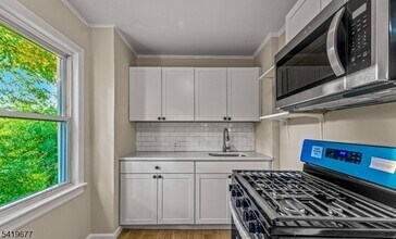 6 Armstrong St in South Bound Brook, NJ - Building Photo - Building Photo