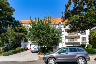 605 San Vicente Blvd in Santa Monica, CA - Building Photo - Building Photo