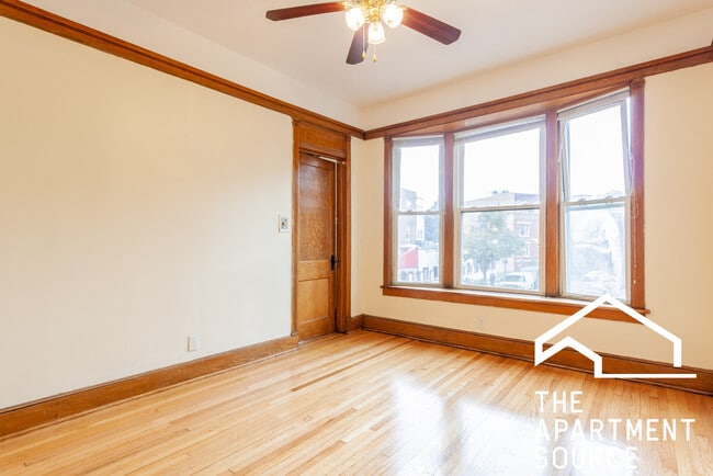 3326 N Clark St in Chicago, IL - Building Photo - Building Photo