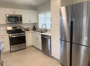7215 Sunset Dr, Unit 7215 in Miami, FL - Building Photo - Building Photo