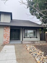 1013 Doncaster Dr in Antioch, CA - Building Photo
