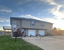 1317 NW Willow Dr in Grain Valley, MO - Building Photo