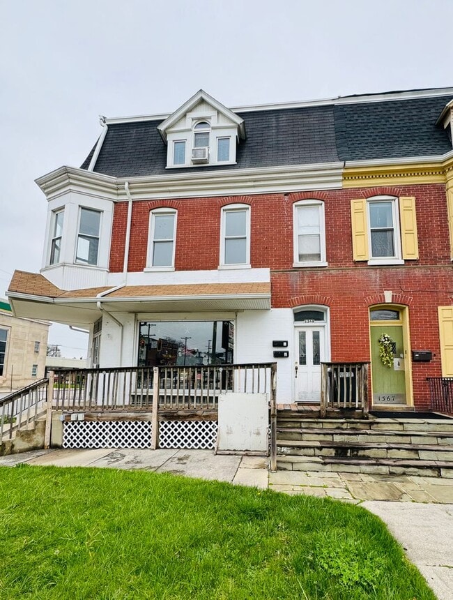 1369 W Market St in West York, PA - Building Photo - Building Photo