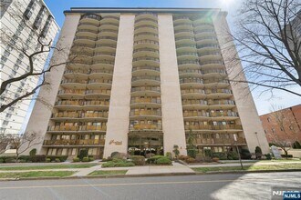 150 Overlook Ave in Hackensack, NJ - Building Photo - Building Photo