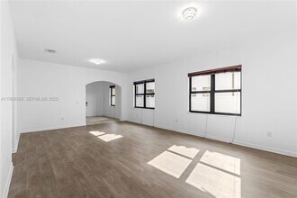 3560 W 88th St in Hialeah, FL - Foto de edificio - Building Photo