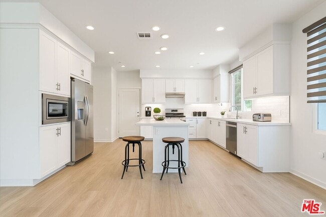 111 Benchmark in Irvine, CA - Building Photo - Building Photo