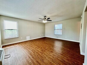 701 W Sycamore St, Unit 209 in Denton, TX - Building Photo - Building Photo