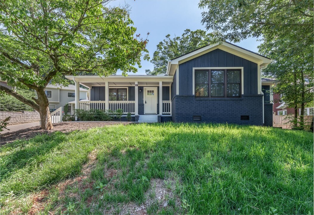 70 Forest Hill Dr in Asheville, NC - Building Photo