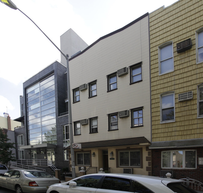 150 Withers St in Brooklyn, NY - Building Photo - Building Photo