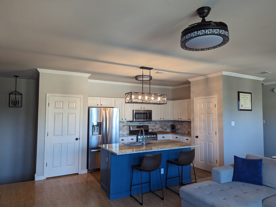 7501 Shadowridge Run, Unit 135 in Austin, TX - Foto de edificio