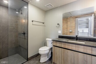 729 N Sangamon St, Unit 413 in Chicago, IL - Foto de edificio - Building Photo
