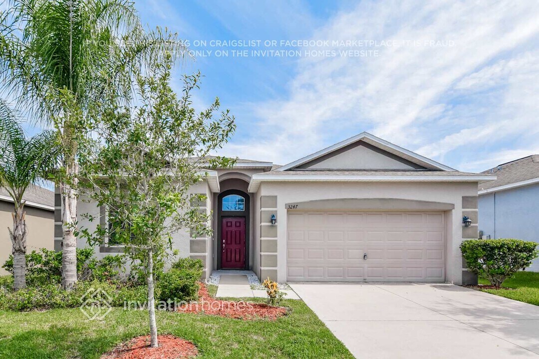 3247 Berwick Ln in Lakeland, FL - Foto de edificio