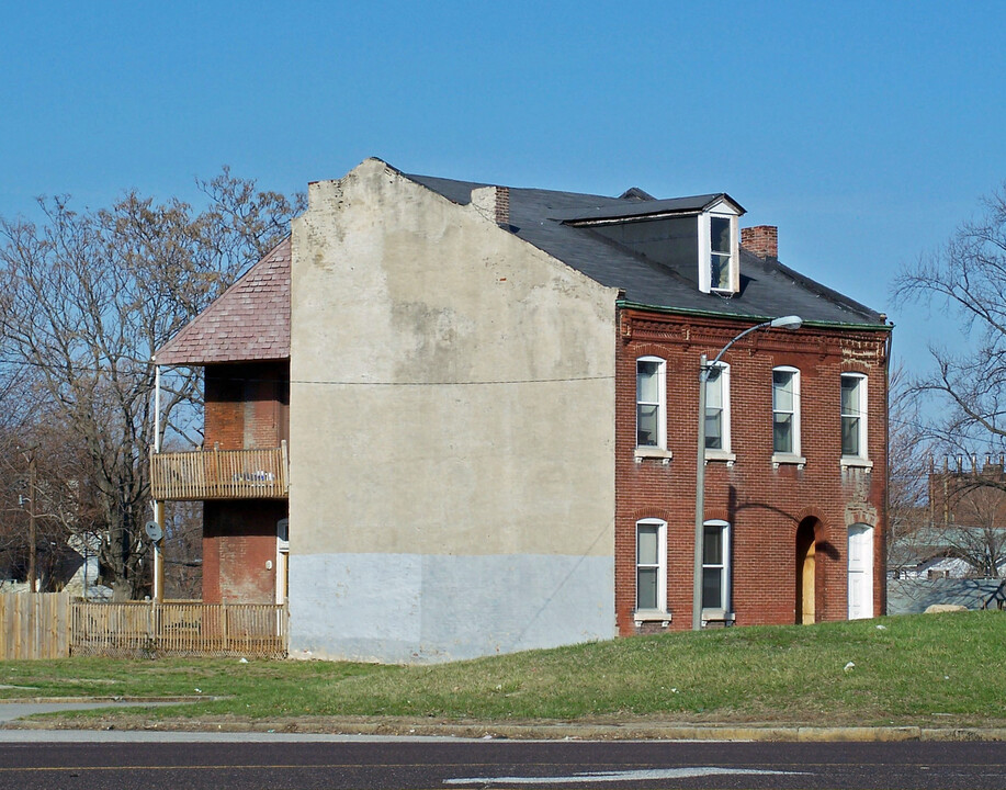 1927 Sullivan Ave in St. Louis, MO - Building Photo