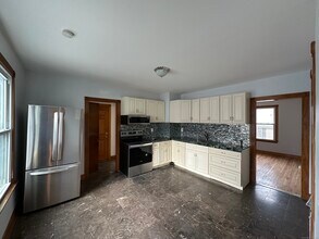 19 Maplewood St in Waterbury, CT - Building Photo - Building Photo