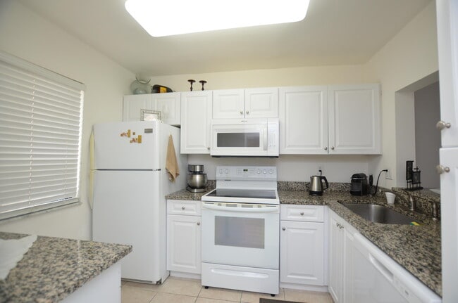 6649 Somerset Dr in Boca Raton, FL - Building Photo - Building Photo