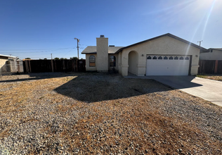 8200 Great Circle Dr in California City, CA - Foto de edificio - Building Photo