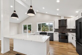 9488 Olson Rd NW in Bremerton, WA - Building Photo - Building Photo