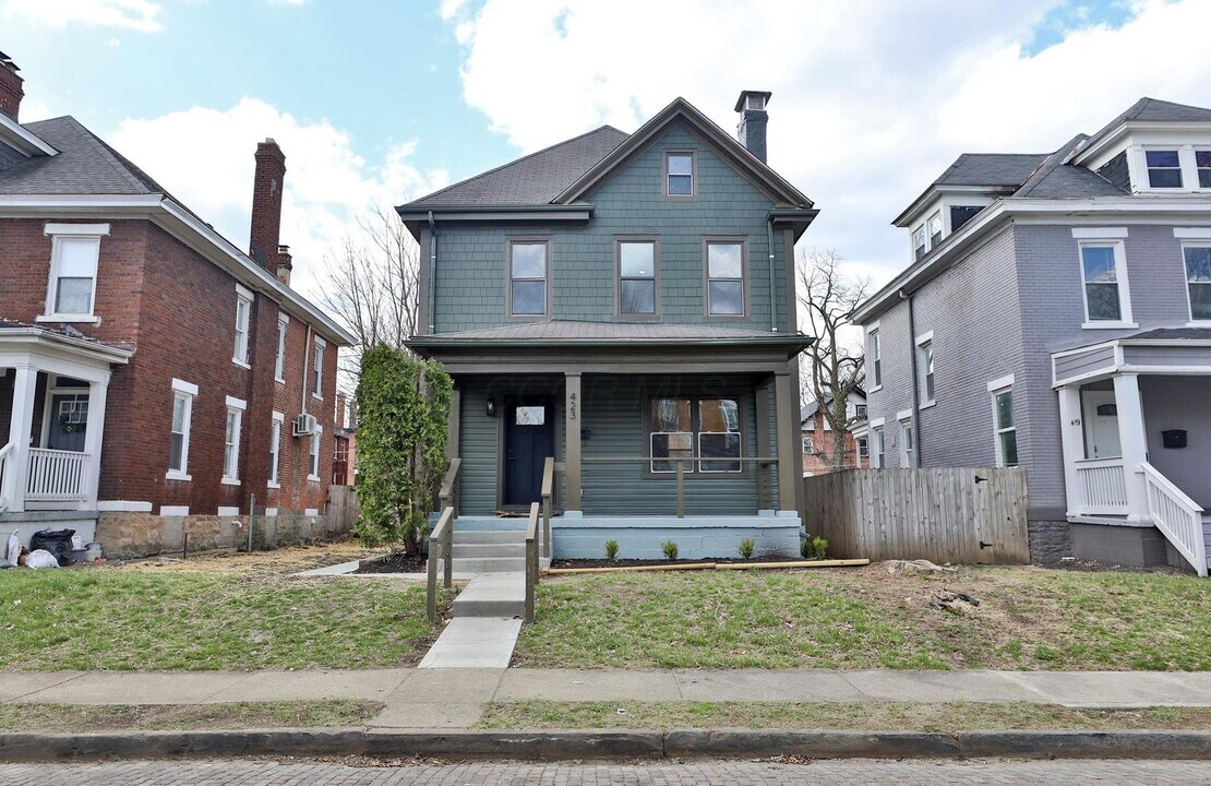 423 Stoddart Ave in Columbus, OH - Foto de edificio