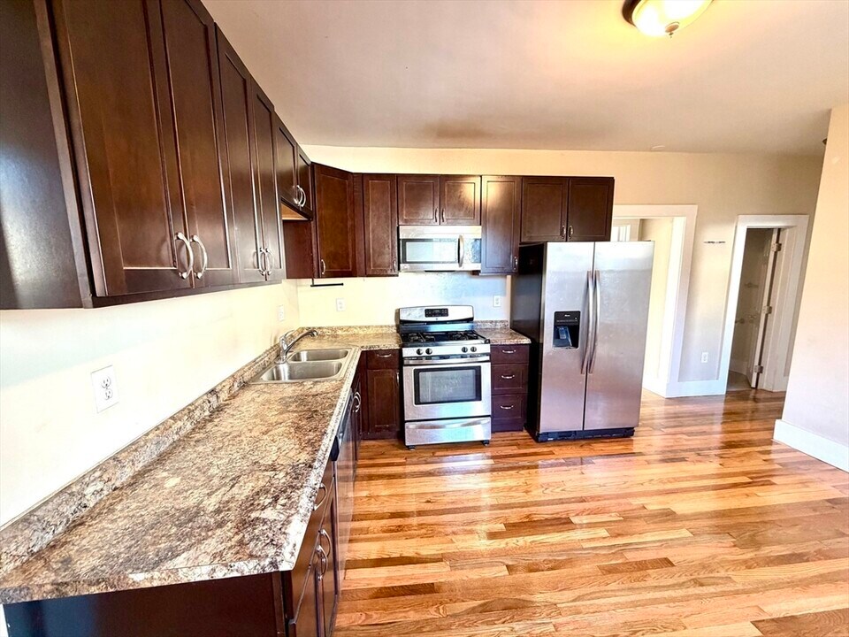 11 Francis St in Malden, MA - Building Photo