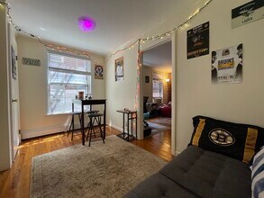 64 W Cedar St in Boston, MA - Building Photo - Building Photo