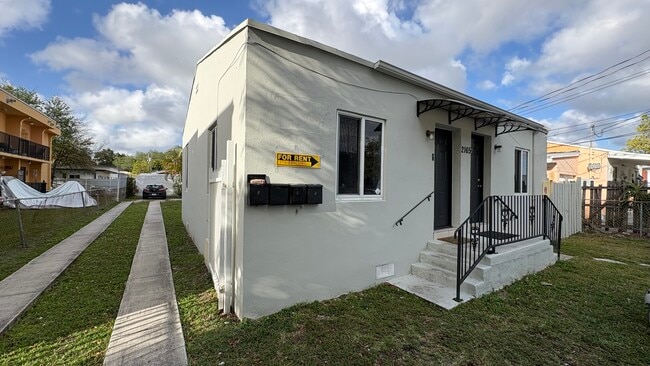 2165 NW 23rd St, Unit 2, Unit 2