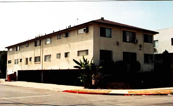 4902 Rosewood Ave in Los Angeles, CA - Building Photo - Building Photo