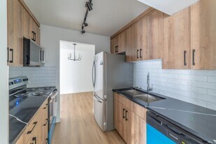 Huntington Townhomes in Edmonton, AB - Building Photo