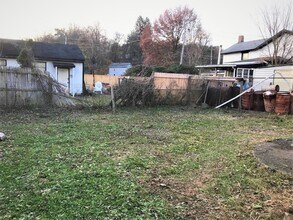 123 Clinton Ave in Oakdale, PA - Building Photo - Building Photo