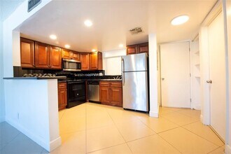 3150 NW 88th Ave in Sunrise, FL - Building Photo - Building Photo