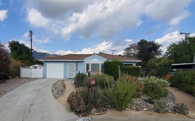 property at 625 W Leeside St