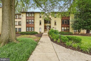 9633 White Acre Rd in Columbia, MD - Building Photo