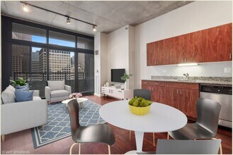 235 W Van Buren St, Unit 2421 in Chicago, IL - Foto de edificio - Building Photo
