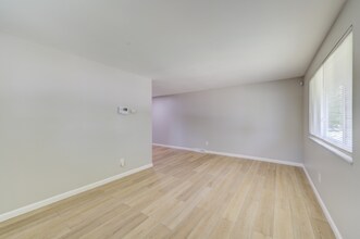 4059 Esseldale Dr in St. Ann, MO - Building Photo - Building Photo
