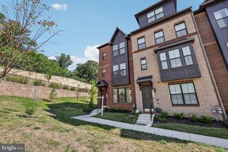 7355 Mountaineer Dr in Alexandria, VA - Building Photo - Building Photo