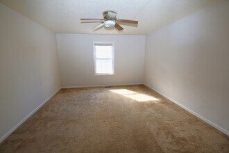 407 SW Hoke Ln in Lee's Summit, MO - Building Photo - Building Photo