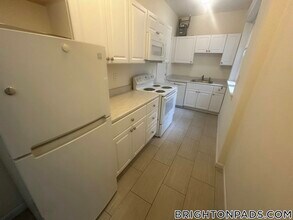 1637 Commonwealth Ave in Boston, MA - Building Photo - Building Photo