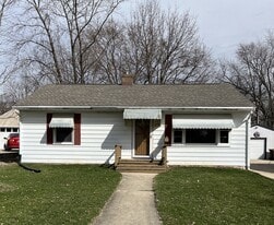 215 Vale Ave N in Rockford, IL - Building Photo