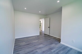 187 Hillside Ave in Shelton, CT - Building Photo - Building Photo