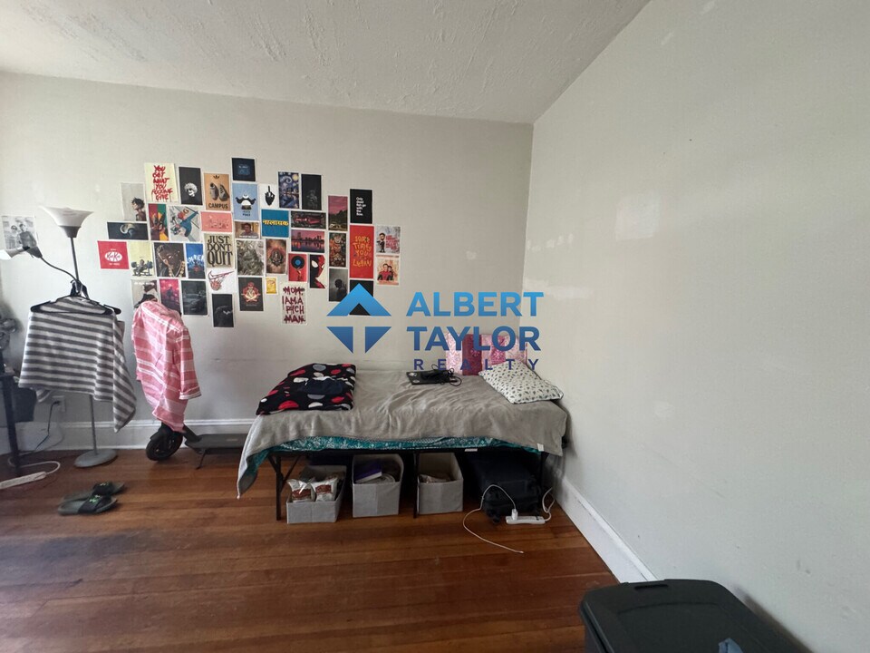 528 Cambridge St, Unit 1 in Boston, MA - Foto de edificio