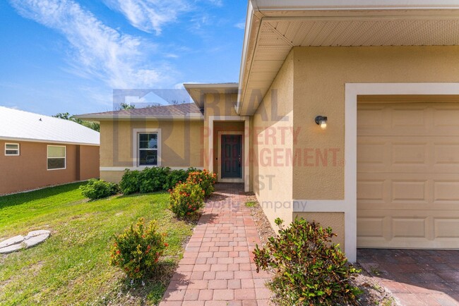 106 Boxwood Ln in Rotonda West, FL - Foto de edificio - Building Photo