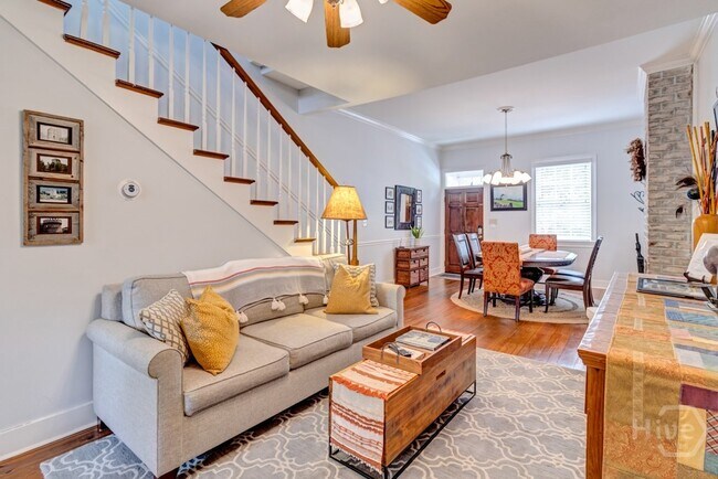 property at 513 E Harris St