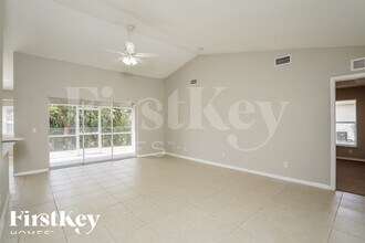 8352 Bahamas Rd in Ft. Myers, FL - Building Photo - Building Photo