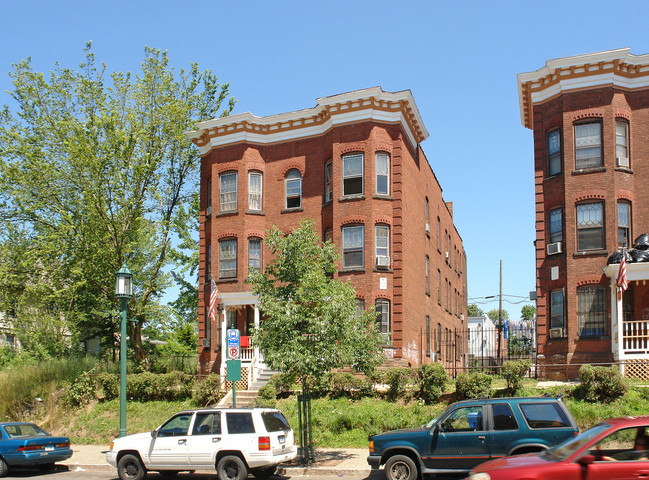 906 Park St in Hartford, CT - Building Photo - Building Photo