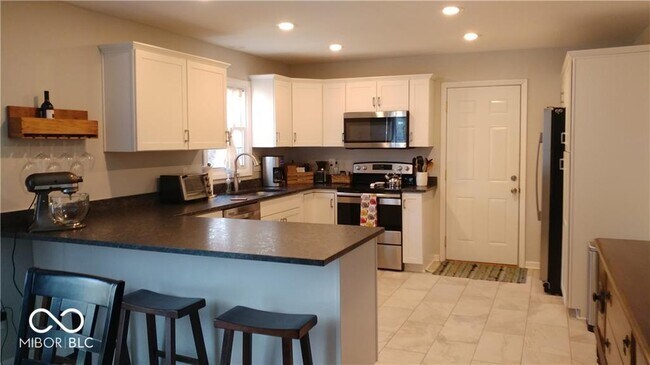 10239 Orchard Park Dr W in Indianapolis, IN - Building Photo - Building Photo