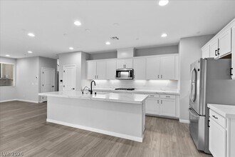 10423 Stroma Ave in Las Vegas, NV - Building Photo - Building Photo