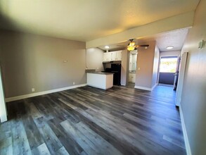 Renovated Apartments at The Brentwood on Stanley in Carmichael, CA - Foto de edificio - Interior Photo