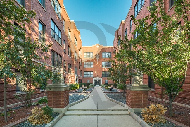 3517 N Racine Ave, Unit E1 in Chicago, IL - Foto de edificio - Building Photo