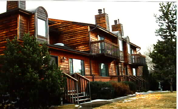 Asbury Park Townhomes in Aurora, CO - Building Photo