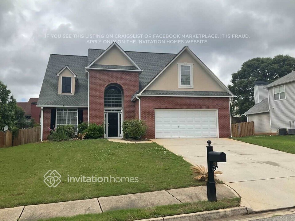 220 Sunderland Way in Stockbridge, GA - Building Photo