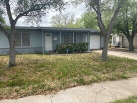 5917 Kimbrough Dr in Corpus Christi, TX - Building Photo